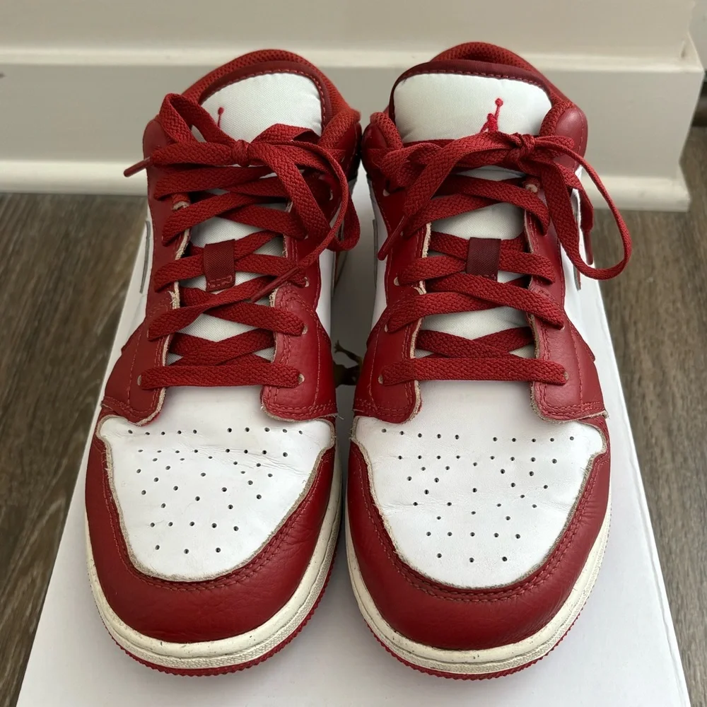 Air Jordan 1 Low SE Big Kids Size 7Y, Women’s Size 8/8.5 - Picture 3 of 6